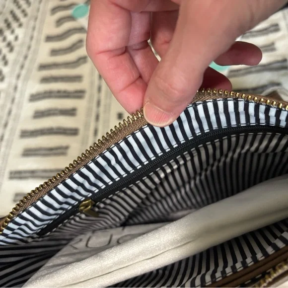 Market & Spruce Taupe Nora Crossbody Bag - Picture 4 of 5